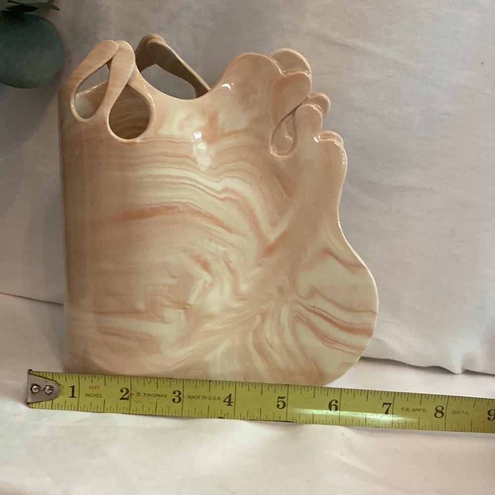 Carolyn Leung pottery pink white marble 7x7 (approx) flower vase/sculpture - Picture 11 of 16